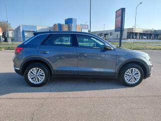VOLKSWAGEN T-Roc usata, con Autoradio