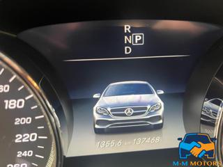 MERCEDES-BENZ E 220 usata, con Fari LED