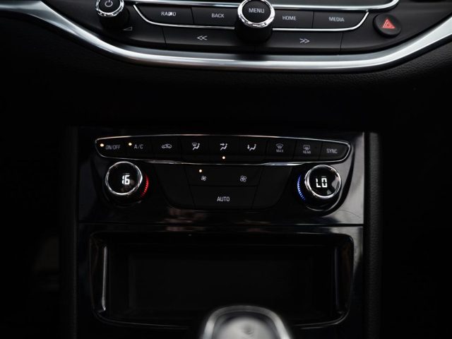OPEL Astra usata, con Fari LED