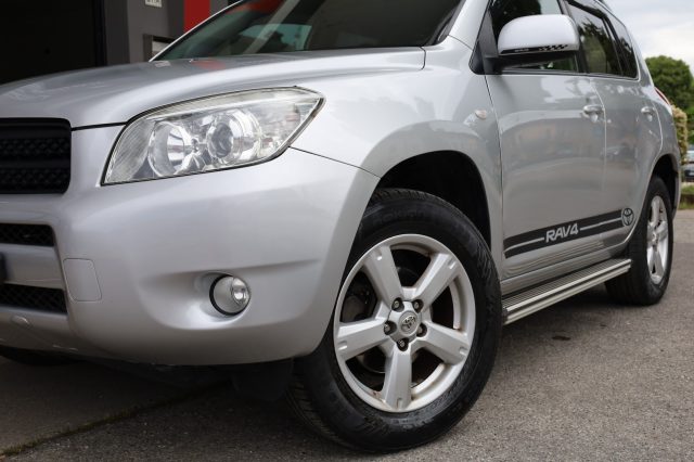 TOYOTA RAV 4 usata, con Lettore CD
