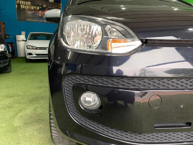 VOLKSWAGEN up! usata, con Autoradio digitale