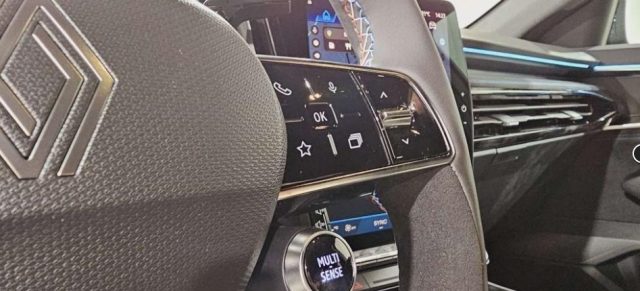 RENAULT Austral usata, con Autoradio digitale