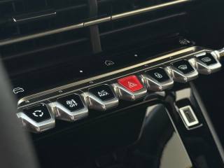 PEUGEOT 2008 usata, con Specchietti laterali elettrici