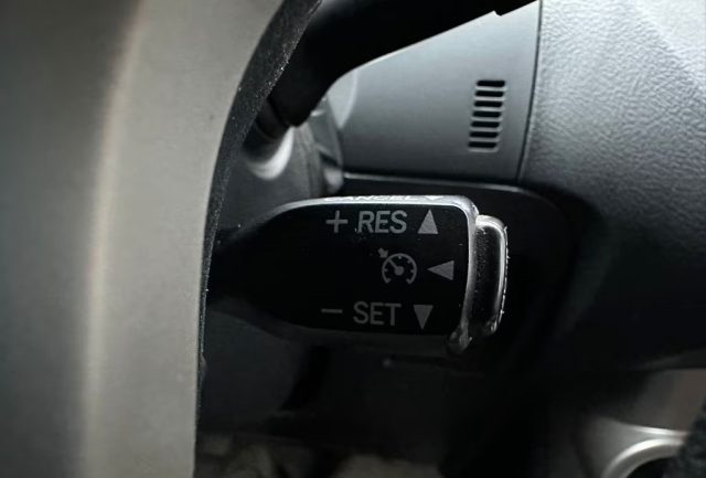 TOYOTA Land Cruiser usata, con Park Distance Control