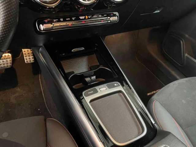 MERCEDES-BENZ GLA 200 usata, con Sedili riscaldati