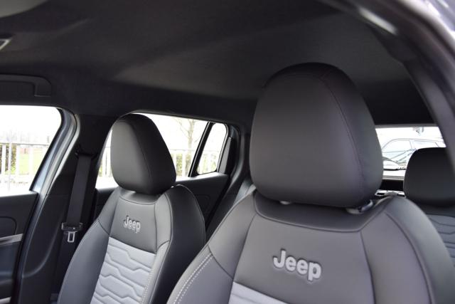 JEEP Avenger usata, con USB