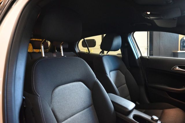 MERCEDES-BENZ GLA 180 usata 41