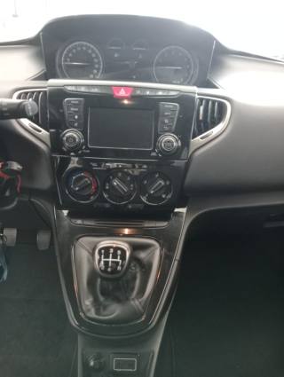 LANCIA Ypsilon usata, con USB