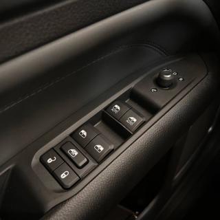 JEEP Compass usata, con Autoradio digitale