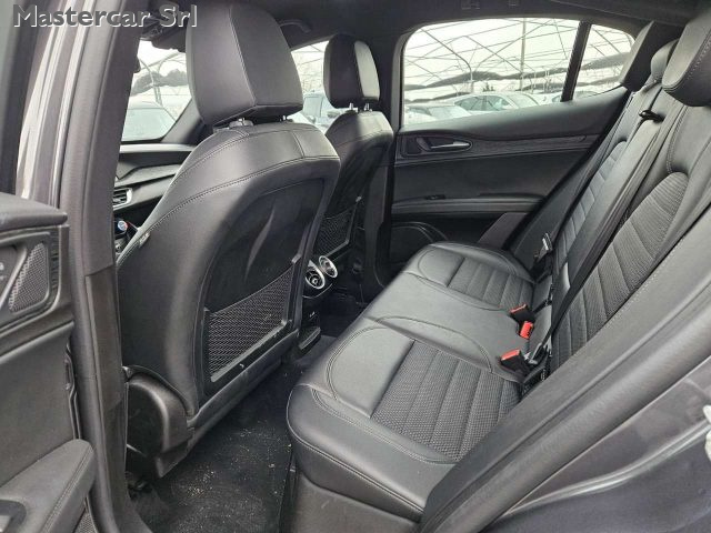 ALFA ROMEO Stelvio usata, con Autoradio digitale