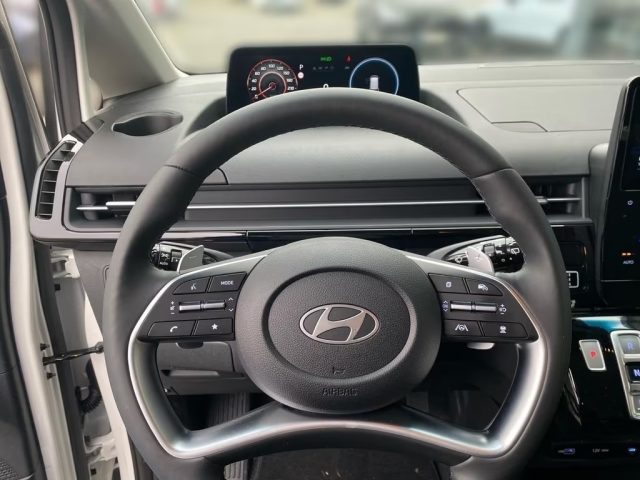 HYUNDAI Staria usata, con Boardcomputer