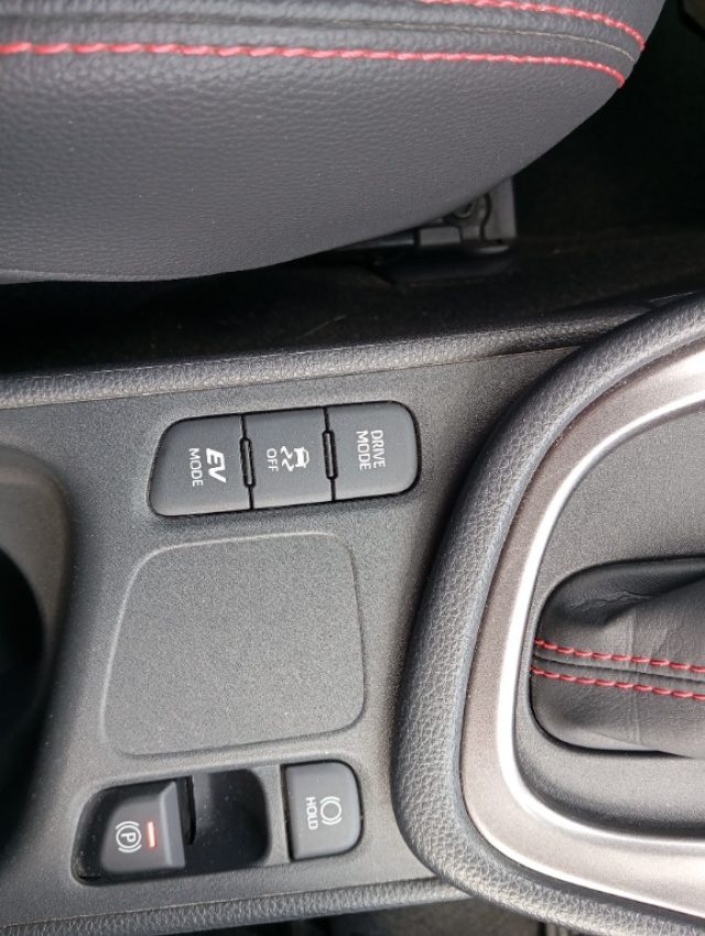 TOYOTA Yaris usata, con Volante multifunzione