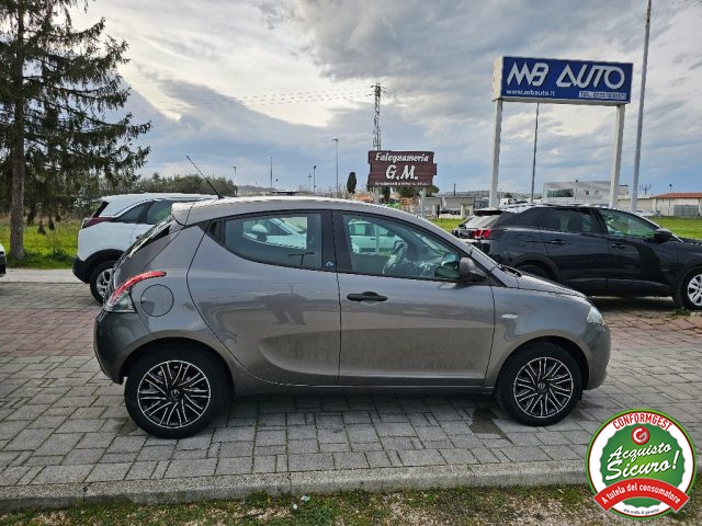 LANCIA Ypsilon usata, con Autoradio
