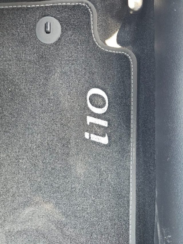 HYUNDAI i10 usata, con Sensori di parcheggio posteriori