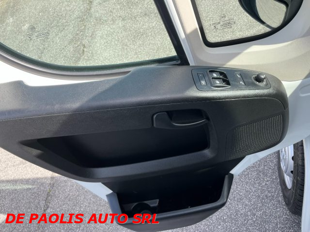 PEUGEOT Boxer usata, con Autoradio