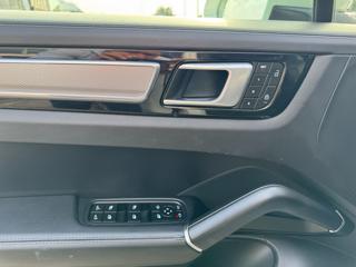 PORSCHE Cayenne usata, con Autoradio
