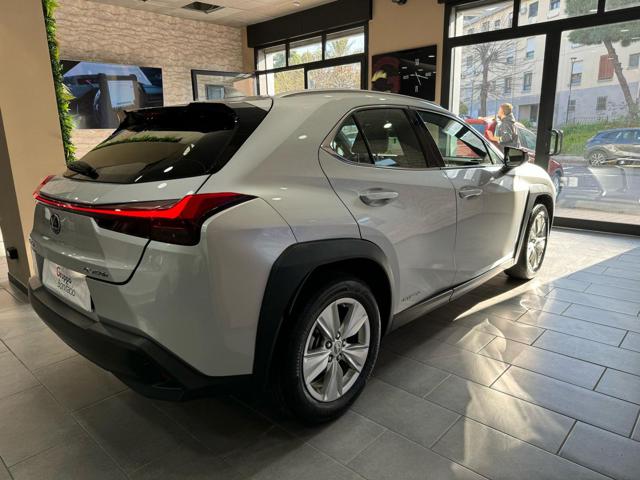 LEXUS UX 250h usata, con ESP
