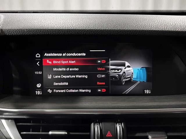 ALFA ROMEO Stelvio usata, con Autoradio digitale