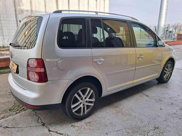 VOLKSWAGEN Touran usata, con Autoradio
