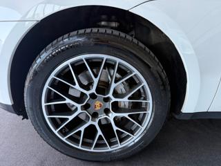PORSCHE Macan usata, con Boardcomputer