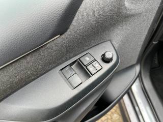 TOYOTA Yaris usata 16