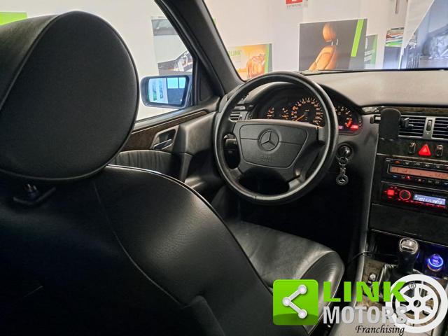 MERCEDES-BENZ E 200 usata 32