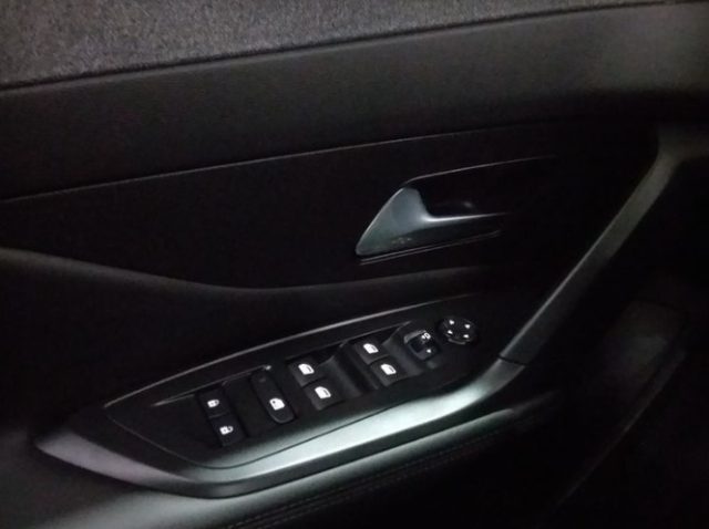 PEUGEOT 308 usata, con Fari LED