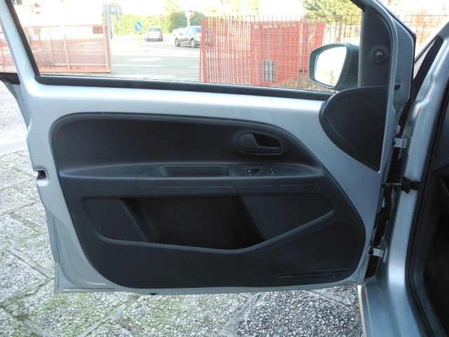 VOLKSWAGEN up! usata 35