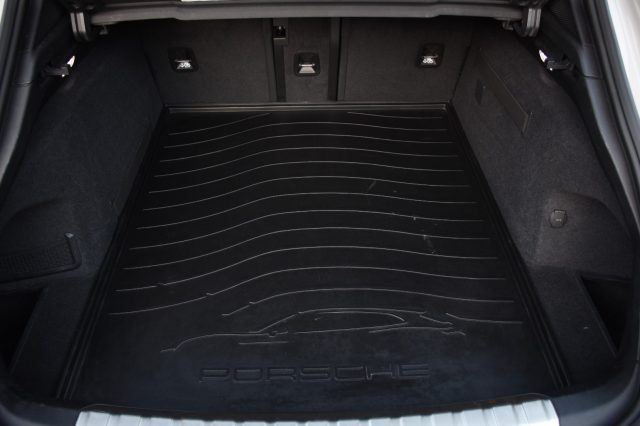 PORSCHE Taycan usata, con Servosterzo