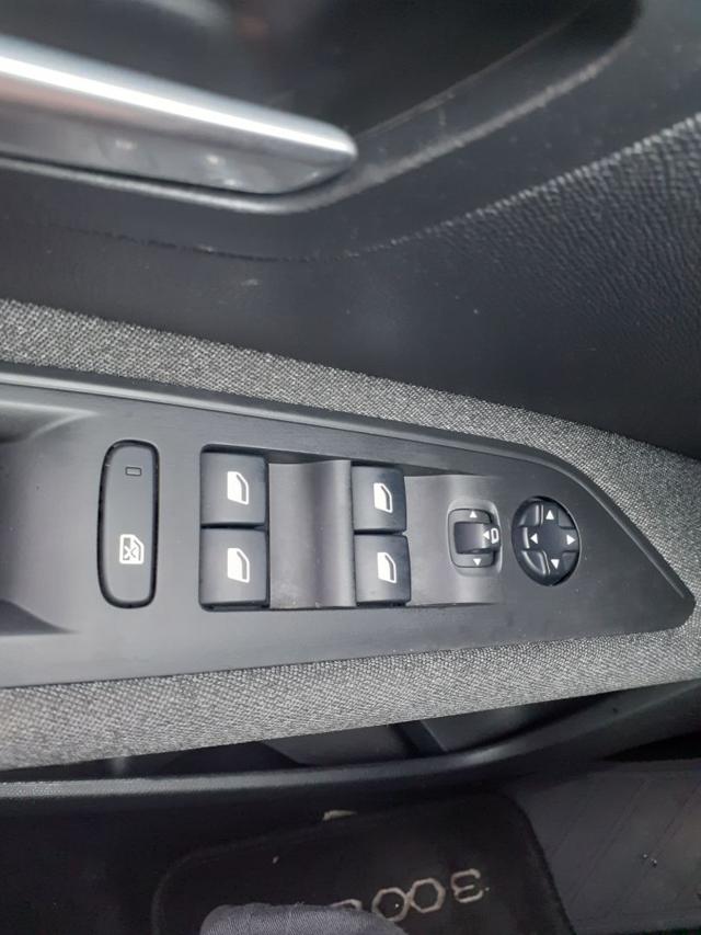 PEUGEOT 3008 usata, con Bracciolo