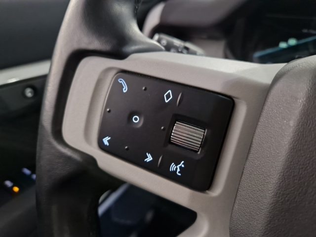 LAND ROVER Defender usata, con Luci diurne LED