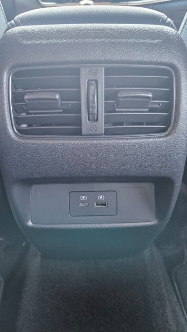 NISSAN Qashqai usata, con Fari LED