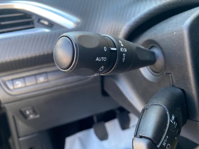 PEUGEOT 2008 usata, con Sensori di parcheggio posteriori