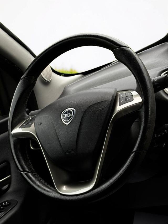 LANCIA Ypsilon usata, con Sedile posteriore sdoppiato