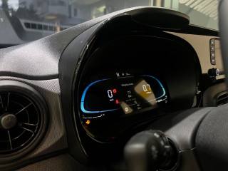 HYUNDAI i10 usata, con Sensori di parcheggio posteriori