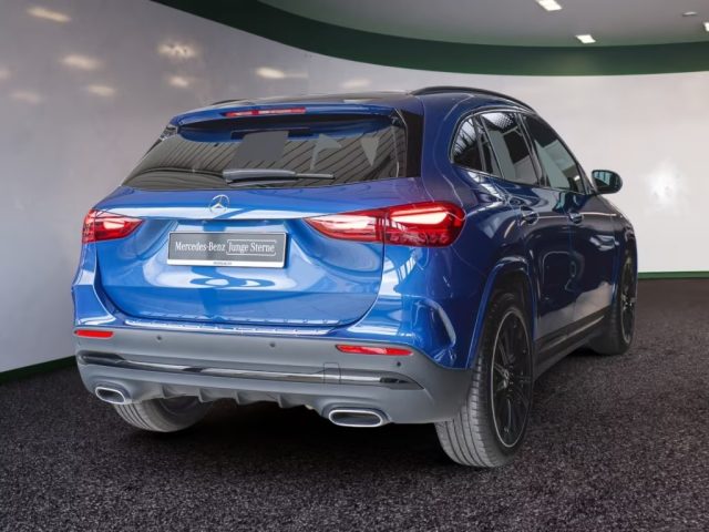 MERCEDES-BENZ GLA 220 usata, con Airbag