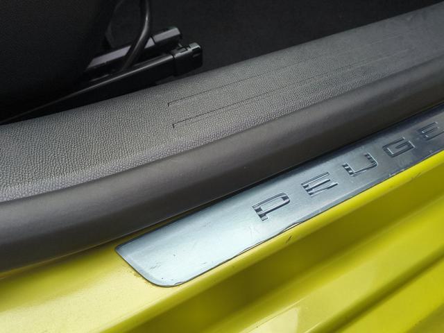 PEUGEOT 208 usata, con Sedile posteriore sdoppiato