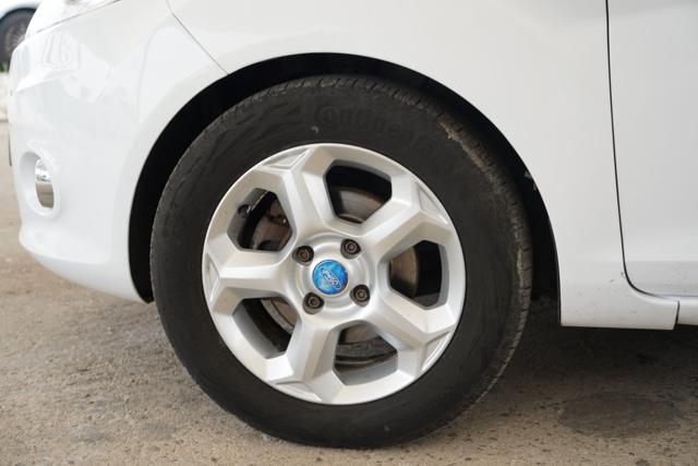 FORD Fiesta usata, con Specchietti laterali elettrici
