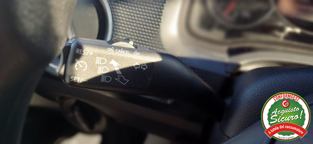 VOLKSWAGEN up! usata, con Fendinebbia