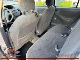 TOYOTA Yaris usata 14