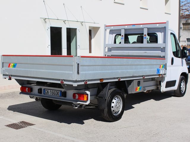 PEUGEOT Boxer usata, con Autoradio