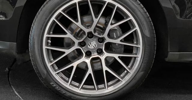 PORSCHE Macan usata, con Park Distance Control