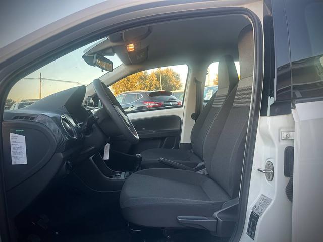 VOLKSWAGEN up! usata 24