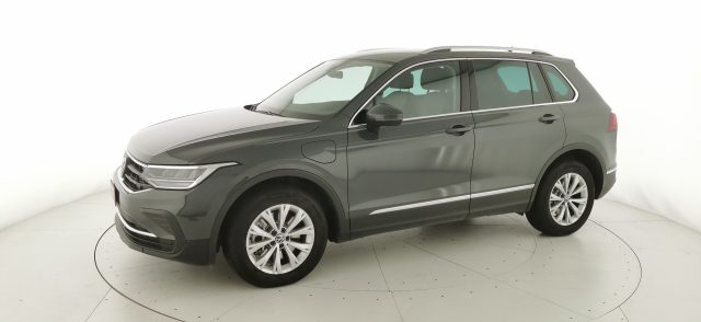 VOLKSWAGEN Tiguan usata, con Sensori di parcheggio anteriori