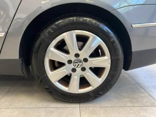 VOLKSWAGEN Passat usata, con Autoradio