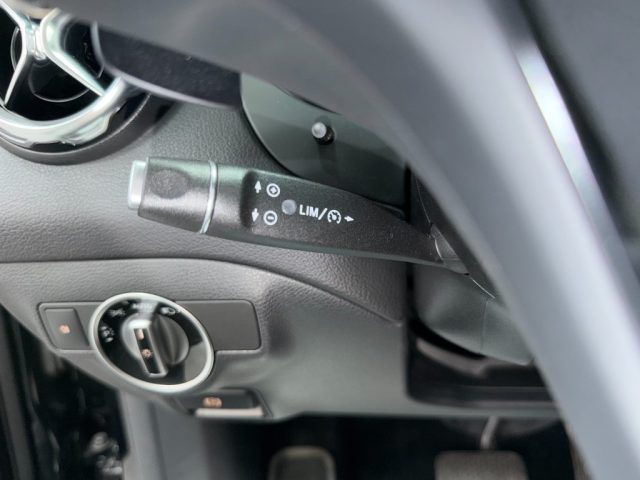 MERCEDES-BENZ GLA 200 usata, con Autoradio digitale