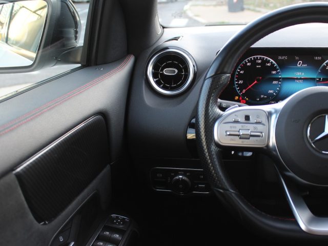 MERCEDES-BENZ GLA 200 usata, con Leve al volante