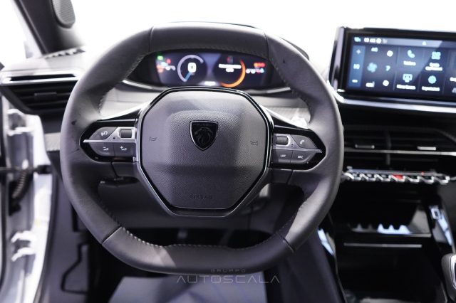 PEUGEOT 2008 usata, con Sistema di navigazione