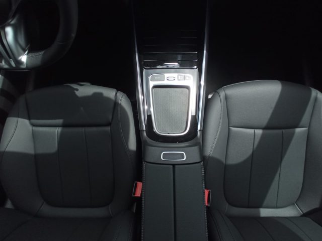 MERCEDES-BENZ B 180 usata, con Volante in pelle