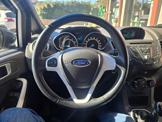 FORD Fiesta usata, con MP3